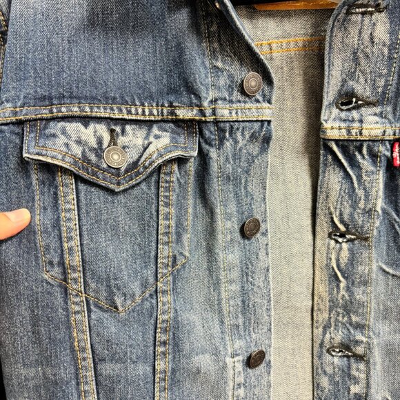 M - Levi’s Faded Dark Wash Denim Jacket - Picture 5 of 6